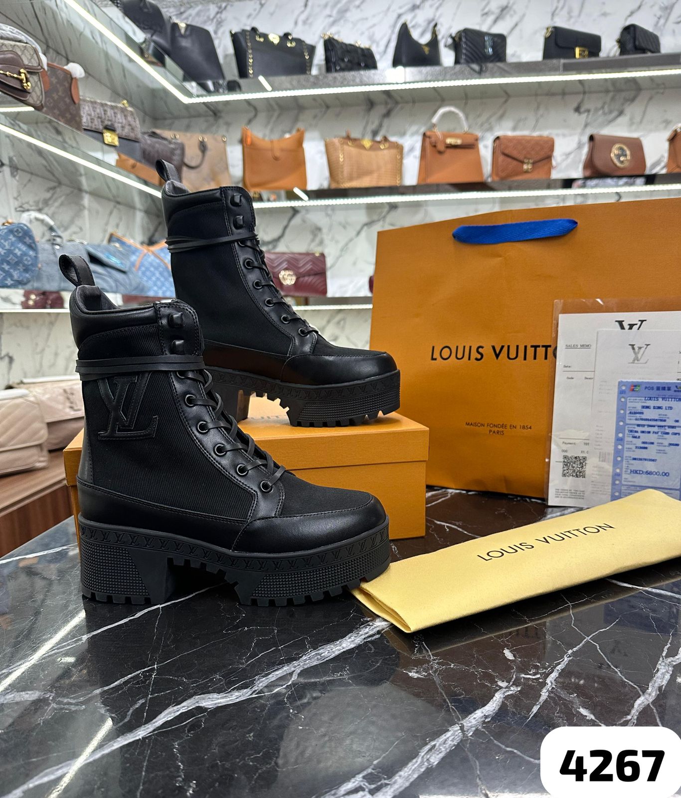 BOTAS LV