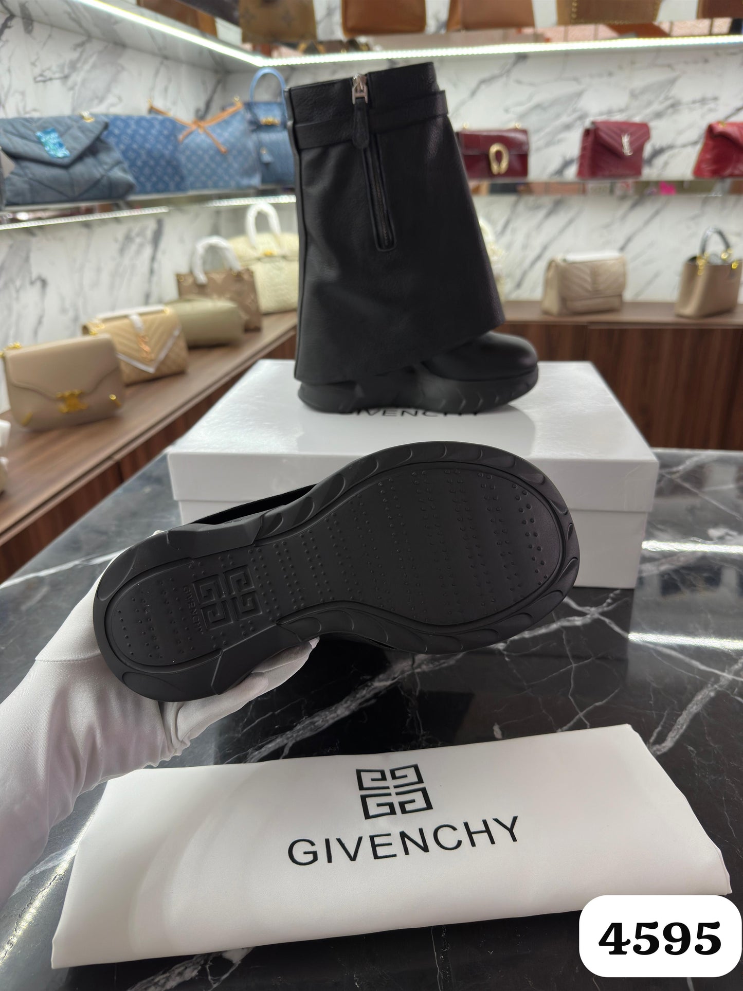 BOTAS GIVENCHY