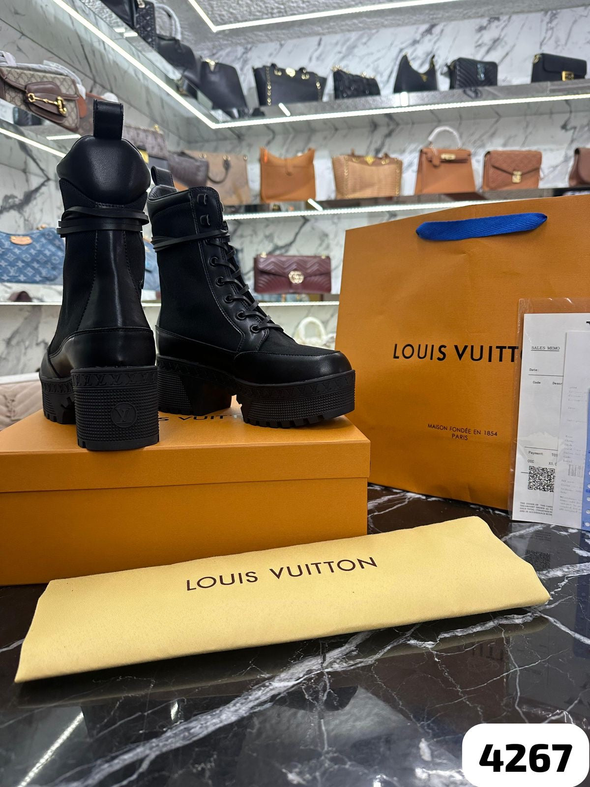 BOTAS LV