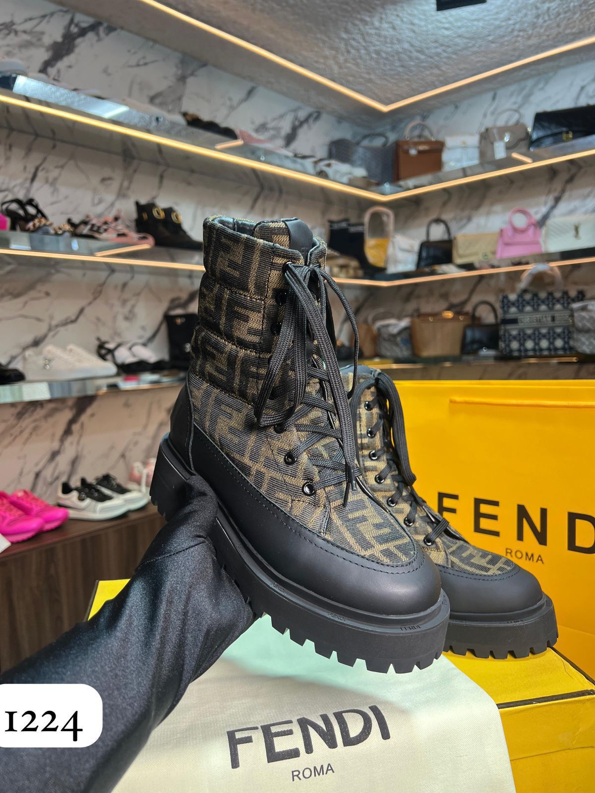 BOTAS FENDI